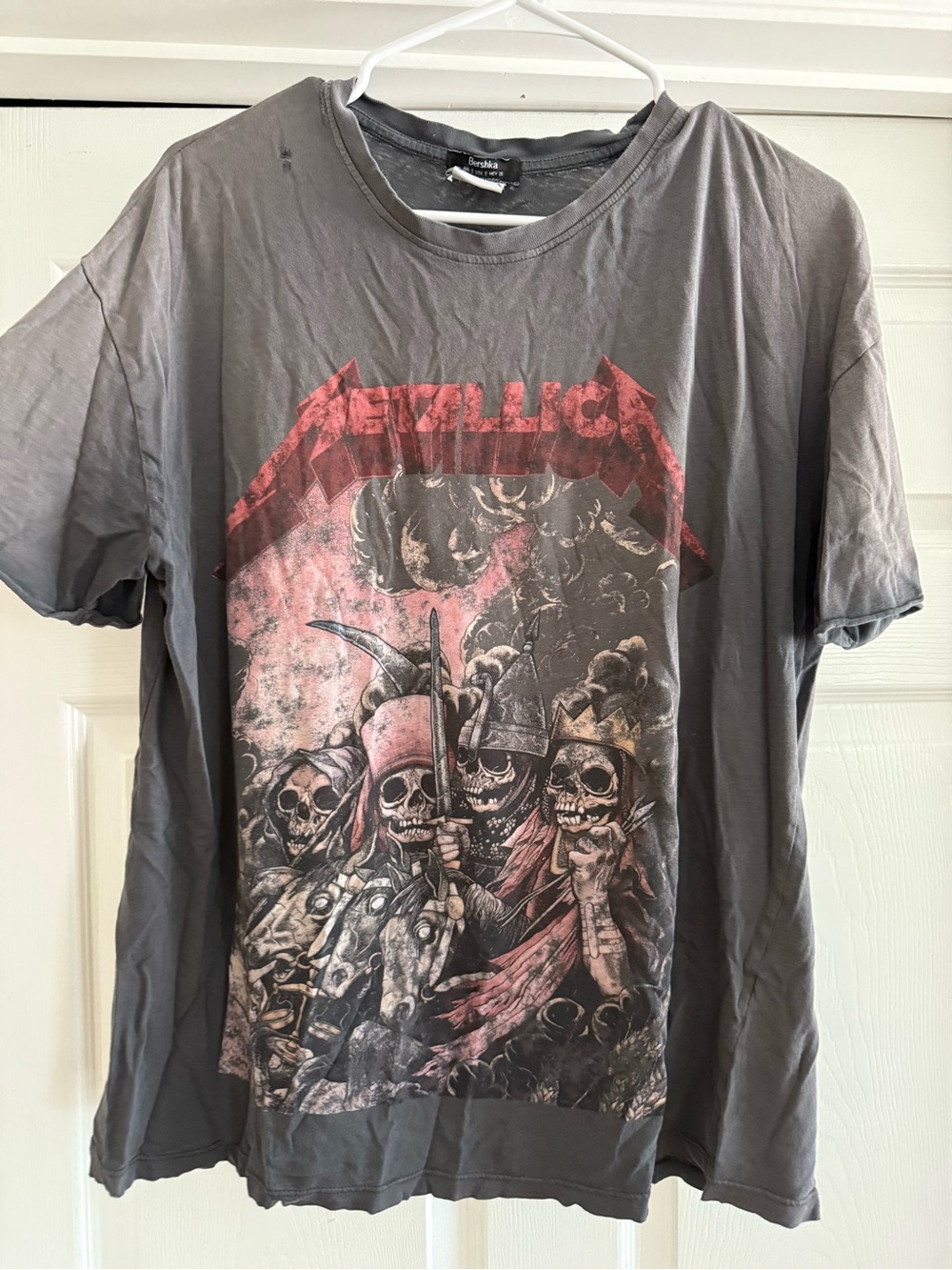 Bershka Gray Short-Sleeve METALLICA Tee with Red Graphic